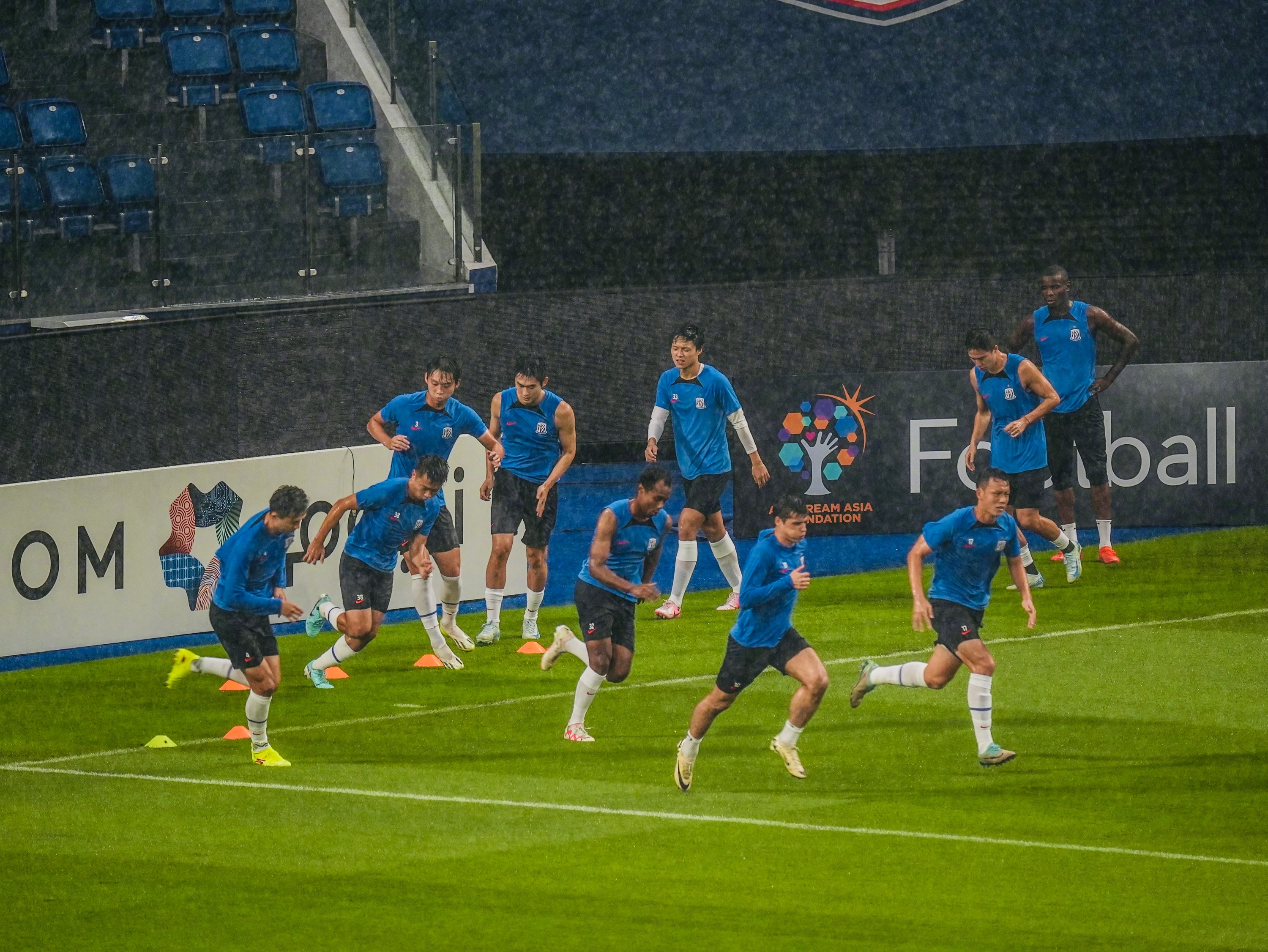 赛前阿森纳备战亚冠，临场应变细节曝光，引发热议，团队化学反应显著(阿森纳最佳引援是谁)